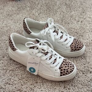 Universal Thread White and Tan Dot Sneakers